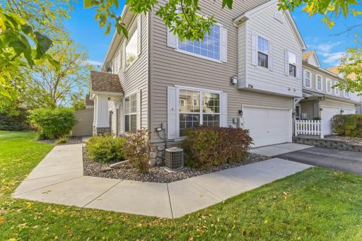 7756 Buttercup Court, Chanhassen, MN 55317