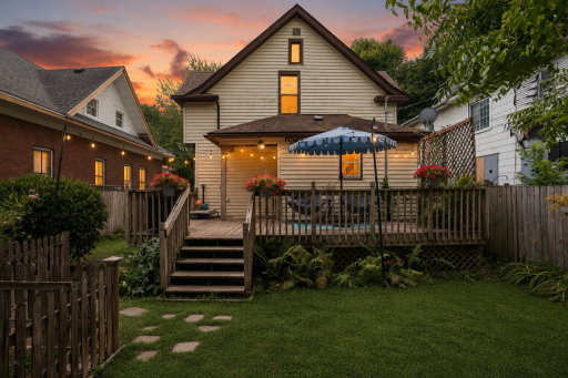 Virtual green grass makes this a stunning oasis!