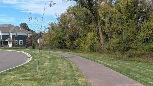 4038 Hayward Avenue N, Oakdale, MN 55128