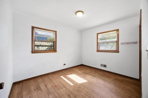 8-web-or-mls-920_Magnolia_Ave_E_Saint_Paul_MN_55106_010.jpg