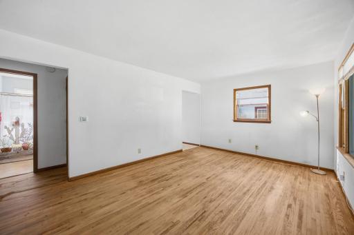 4-web-or-mls-920_Magnolia_Ave_E_Saint_Paul_MN_55106_005.jpg