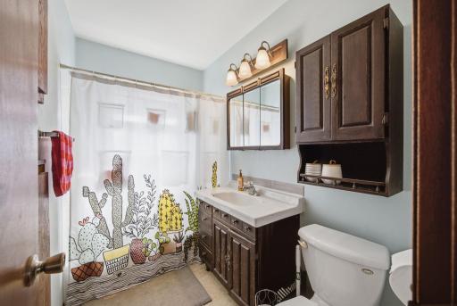 6-web-or-mls-920_Magnolia_Ave_E_Saint_Paul_MN_55106_008.jpg