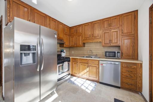 10-web-or-mls-920_Magnolia_Ave_E_Saint_Paul_MN_55106_012.jpg
