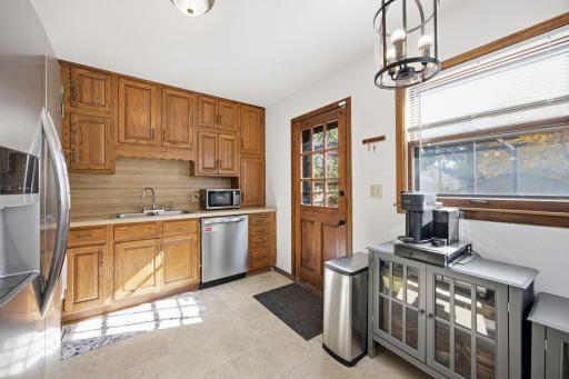 9-web-or-mls-920_Magnolia_Ave_E_Saint_Paul_MN_55106_011.jpg