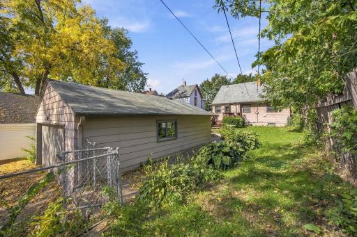 19-web-or-mls-920_Magnolia_Ave_E_Saint_Paul_MN_55106_021.jpg
