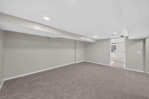 2999 Asbury Street, Roseville, MN 55113