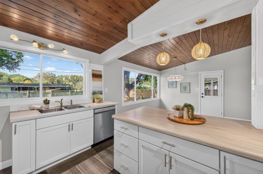 2999 Asbury Street, Roseville, MN 55113