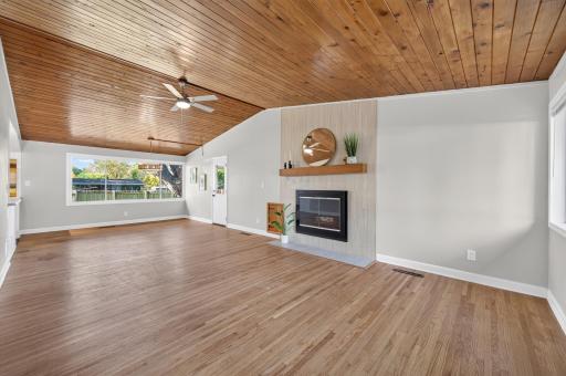 2999 Asbury Street, Roseville, MN 55113
