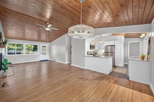 2999 Asbury Street, Roseville, MN 55113
