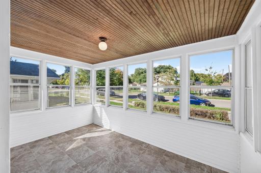 1190 Magnolia Avenue E, Saint Paul, MN 55106