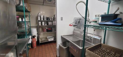 2909 S Washington Street, Grand Forks, ND 58201