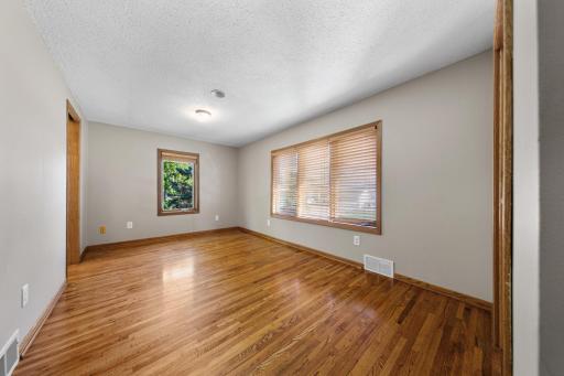 800 Crystal Lake Road E, Burnsville, MN 55306