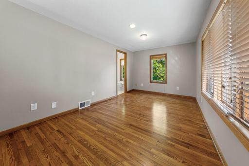 800 Crystal Lake Road E, Burnsville, MN 55306