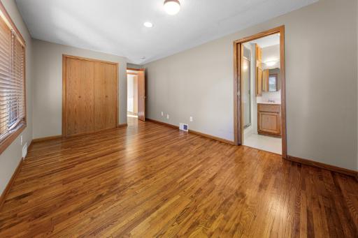 800 Crystal Lake Road E, Burnsville, MN 55306