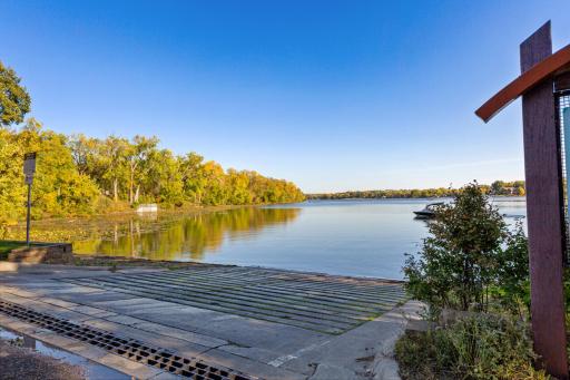 800 Crystal Lake Road E, Burnsville, MN 55306