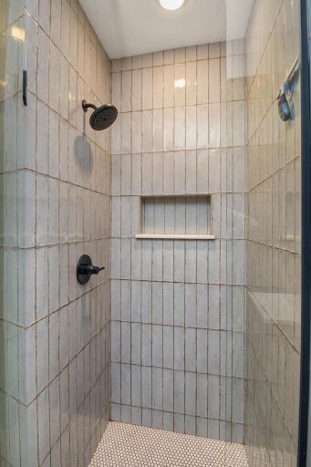 23 W 45th Street, Minneapolis, MN 55419