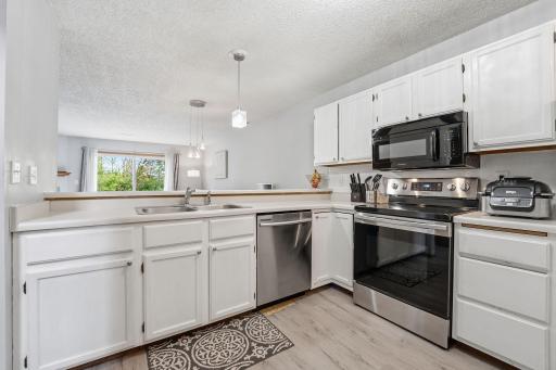 3040 Shields Drive, 104, Eagan, MN 55121