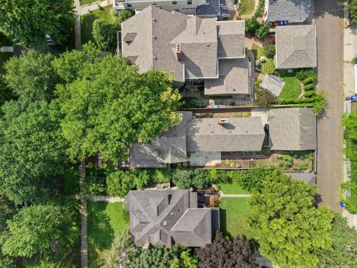 The location is truly a standout, situated in a sought-after Saint Paul neighborhood with convenient proximity to Grand Avenue and within walking distance of numerous restaurants, bars, parks, shopping, and other local amenities.