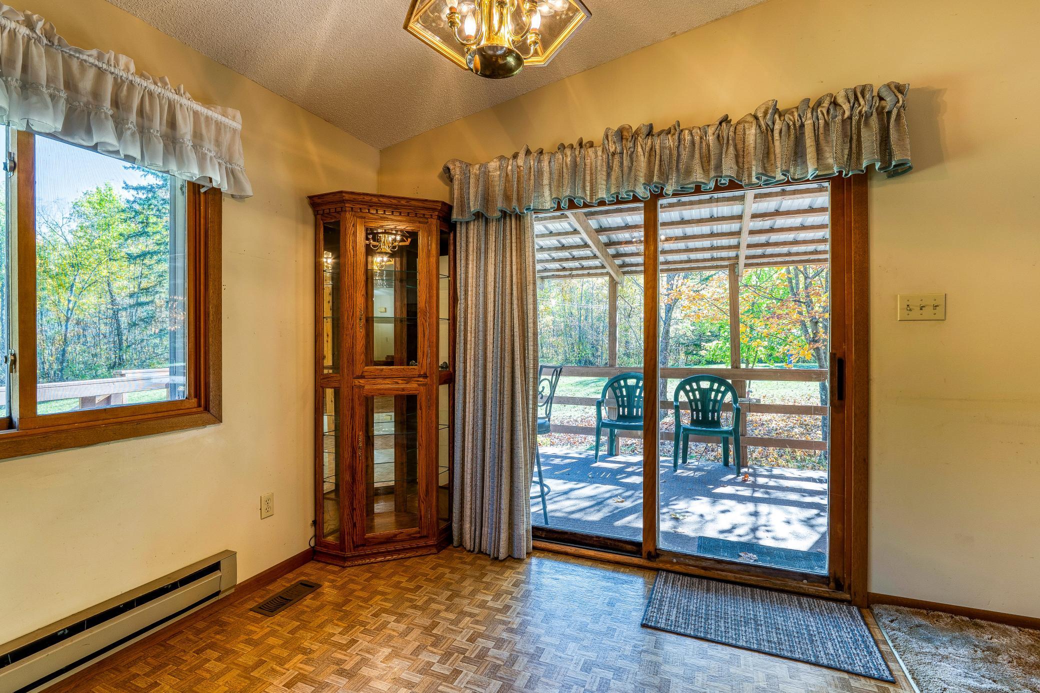 Patio door leads to the deck