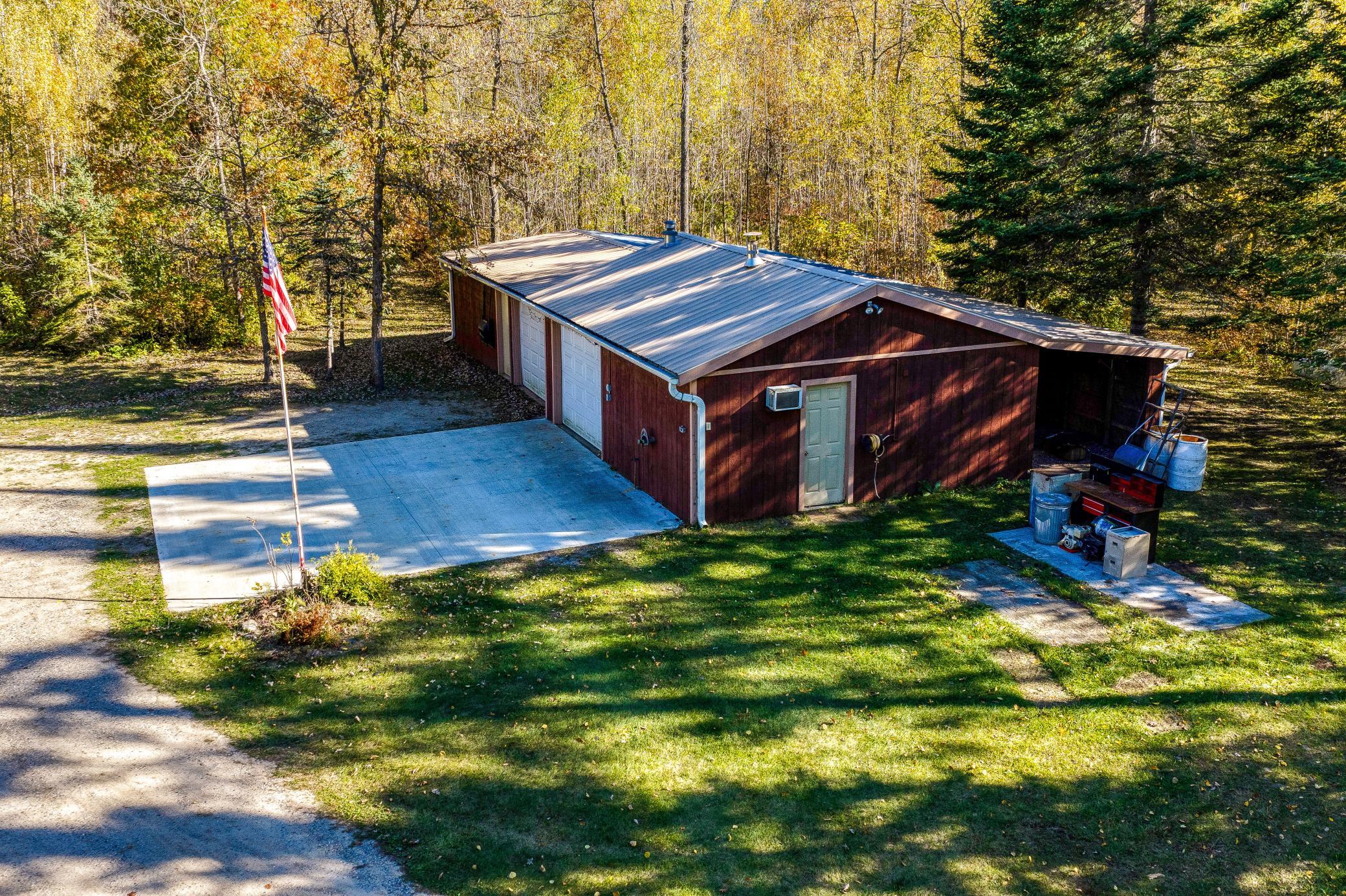 Detached garage/shop