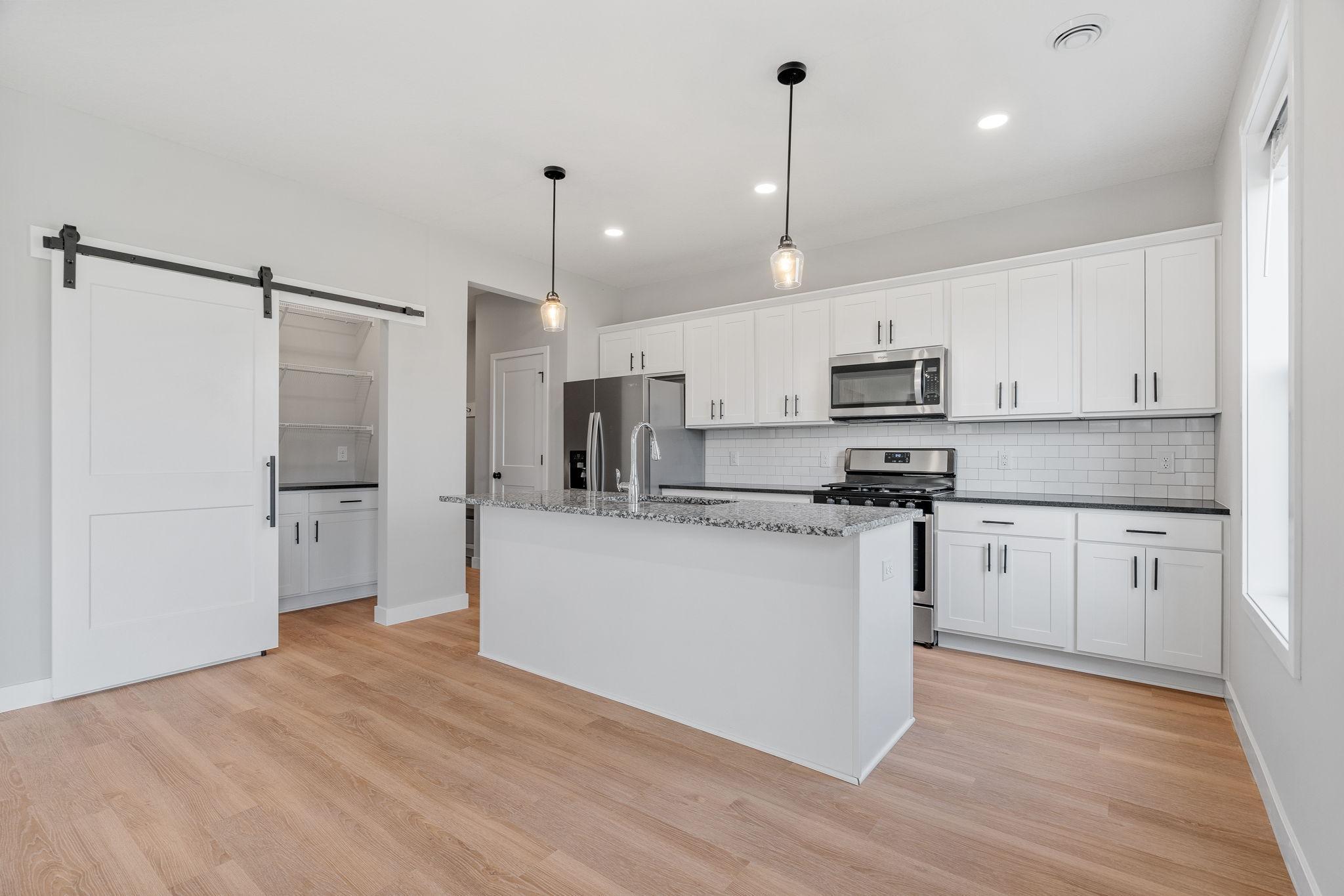 Empire kitchen