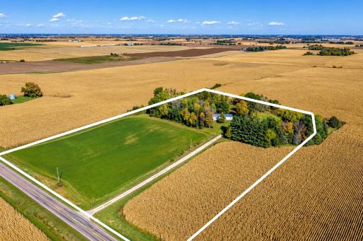 10097 72nd Avenue SW, Ellendale, MN 56026