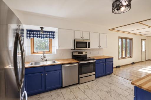 10097 72nd Avenue SW, Ellendale, MN 56026
