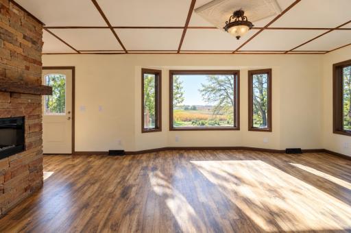 10097 72nd Avenue SW, Ellendale, MN 56026