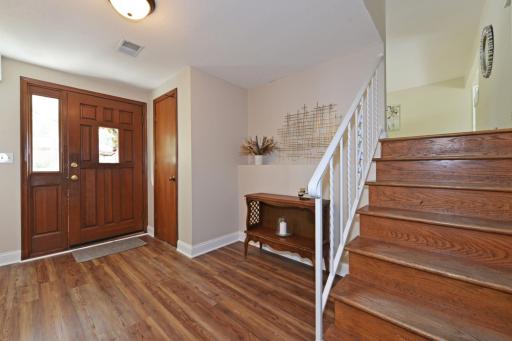 8644 Poplar Bridge Curve, Bloomington, MN 55437