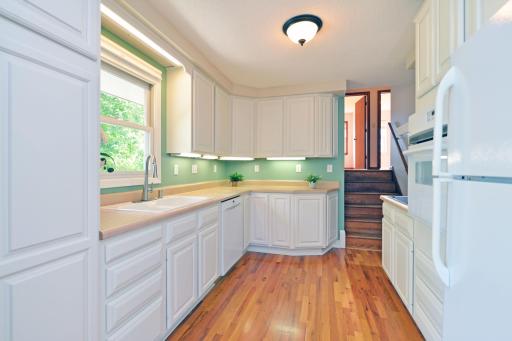 8644 Poplar Bridge Curve, Bloomington, MN 55437