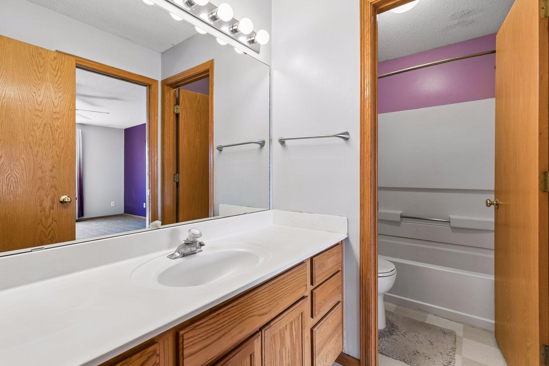 Upper Level Full Bathroom