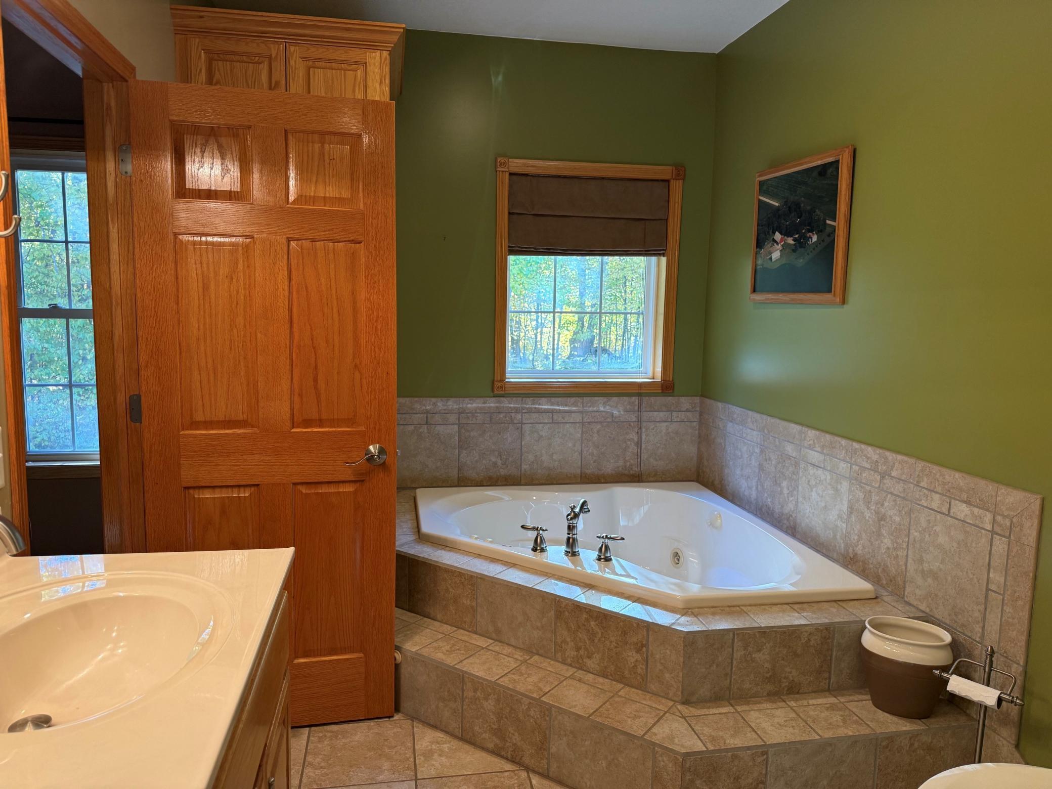 Jetted Tub.
