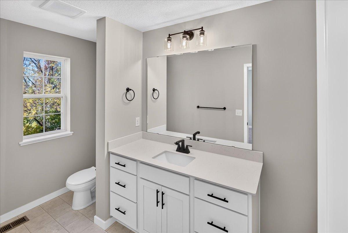 7077 Kittredge Lane NE- Primary Private Bath