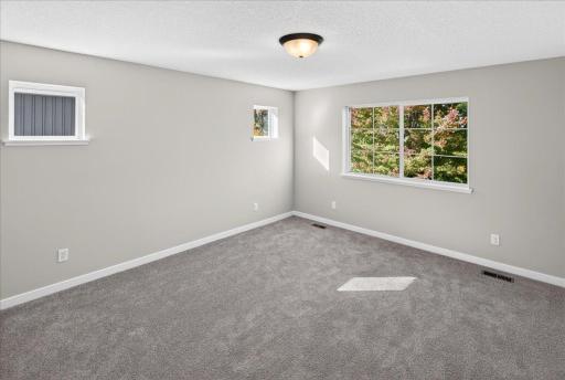 7077 Kittredge Lane NE, Albertville, MN 55301