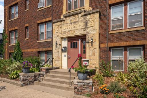 1171 Selby Avenue, Saint Paul, MN 55104