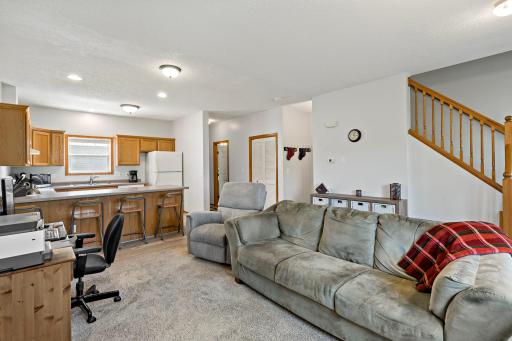 17-web-or-mls-2935 Hemingway Dr Chaska MN_0016.jpg