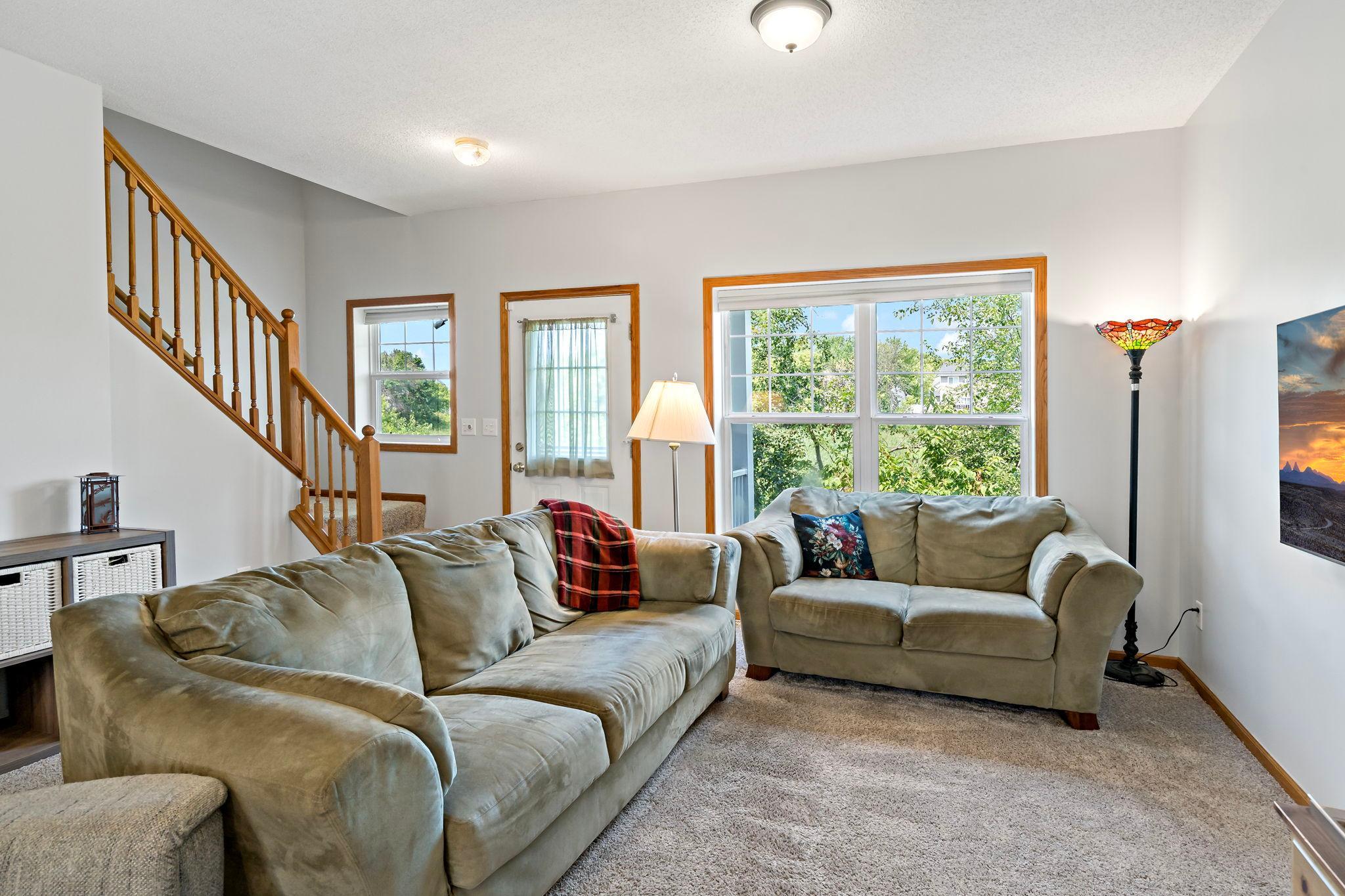16-web-or-mls-2935 Hemingway Dr Chaska MN_0015.jpg