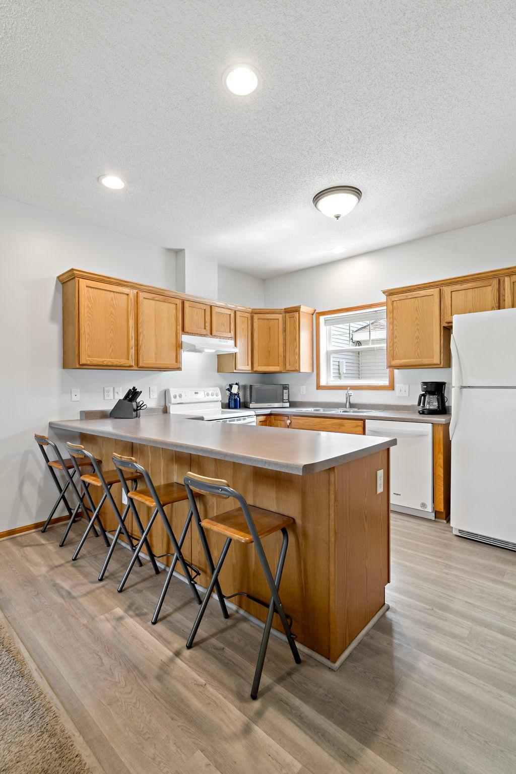 22-web-or-mls-2935 Hemingway Dr Chaska MN_0038.jpg