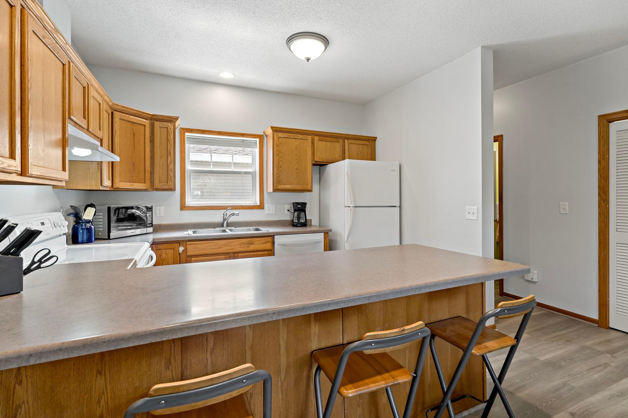 21-web-or-mls-2935 Hemingway Dr Chaska MN_0020.jpg