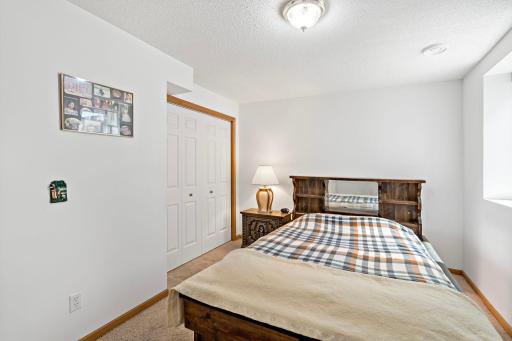 37-web-or-mls-2935 Hemingway Dr Chaska MN_0036.jpg