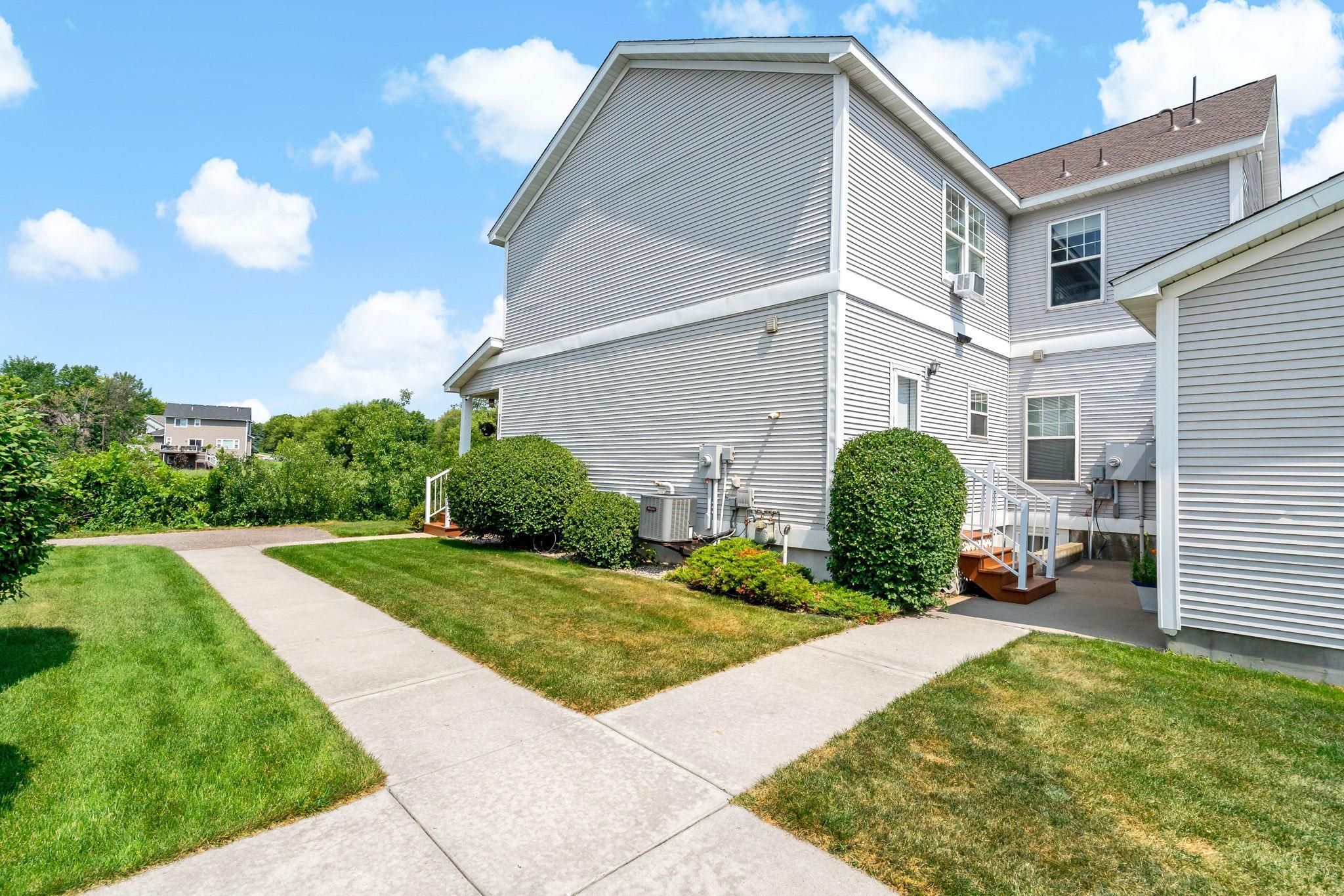 4-web-or-mls-2935 Hemingway Dr Chaska MN_0004.jpg