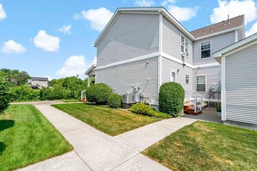 4-web-or-mls-2935 Hemingway Dr Chaska MN_0004.jpg