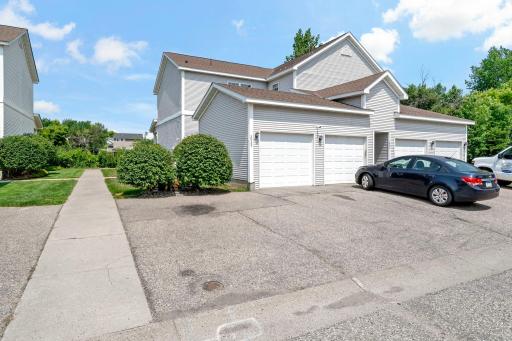 1-web-or-mls-2935 Hemingway Dr Chaska MN_0001.jpg