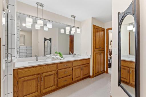 4202 Willow Wood Drive, Vadnais Heights, MN 55127