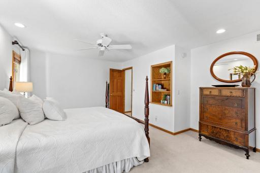4202 Willow Wood Drive, Vadnais Heights, MN 55127