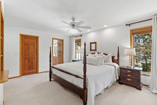4202 Willow Wood Drive, Vadnais Heights, MN 55127