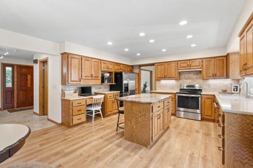 4202 Willow Wood Drive, Vadnais Heights, MN 55127
