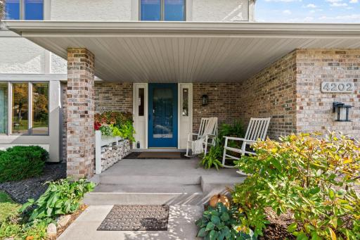 4202 Willow Wood Drive, Vadnais Heights, MN 55127