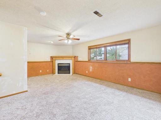 1083 98th Avenue NE, Blaine, MN 55434