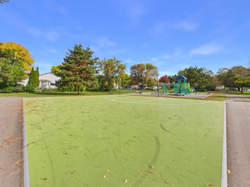 1083 98th Avenue NE, Blaine, MN 55434